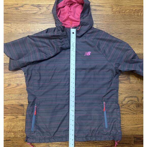 New Balance Women’s Windbreaker Jacket L Performance Striped Grey Red Jogging L - Picture 10 of 13